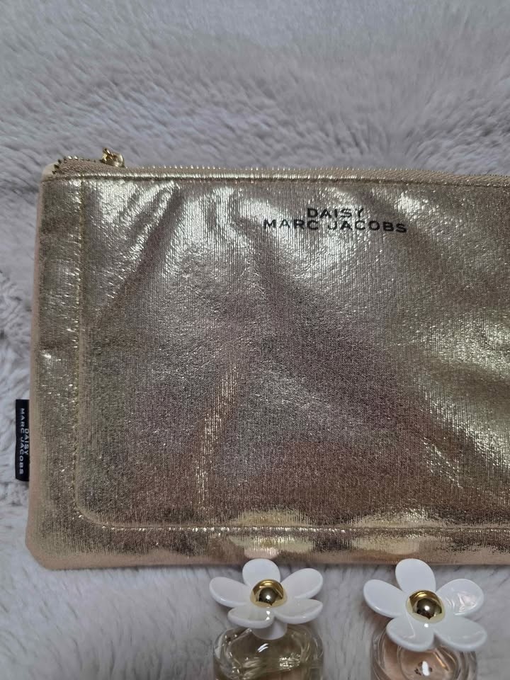 Marc Jacobs Daisy Mini Perfume & Pouch Set - photo 3