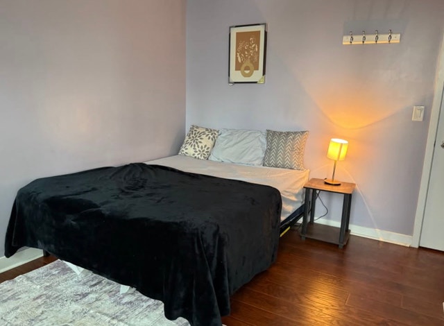 ROOM FOR RENT Steps away from Central Mississauga Square One