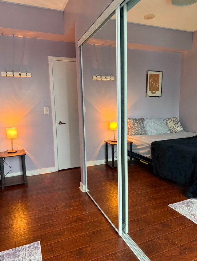 ROOM FOR RENT Steps away from Central Mississauga Square One - photo 2