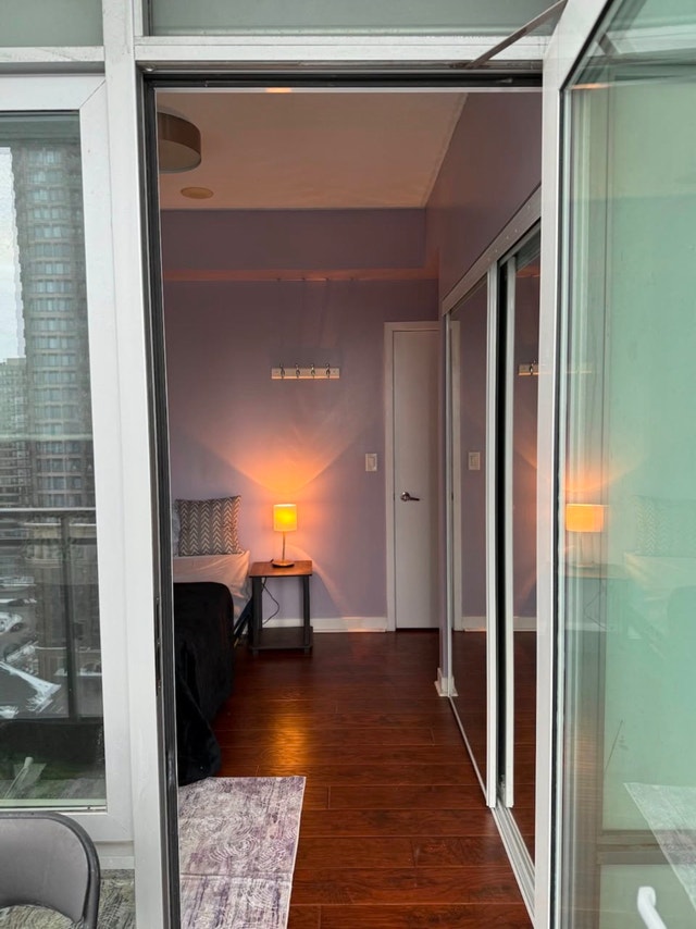 ROOM FOR RENT Steps away from Central Mississauga Square One - photo 3