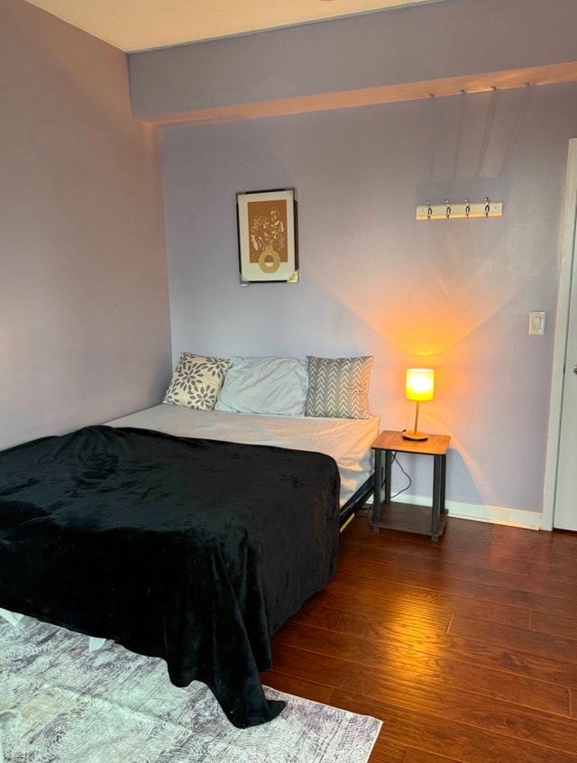 ROOM FOR RENT Steps away from Central Mississauga Square One - photo 4