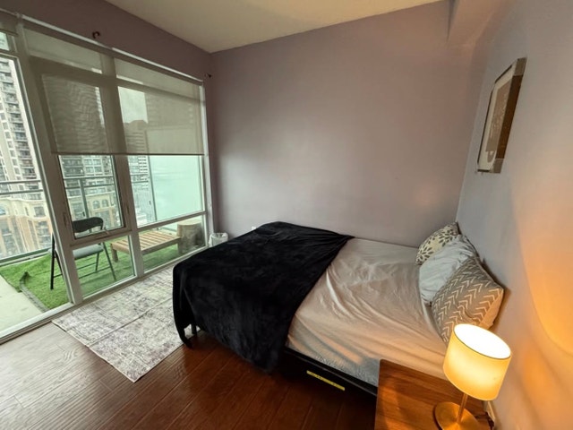 ROOM FOR RENT Steps away from Central Mississauga Square One - photo 5