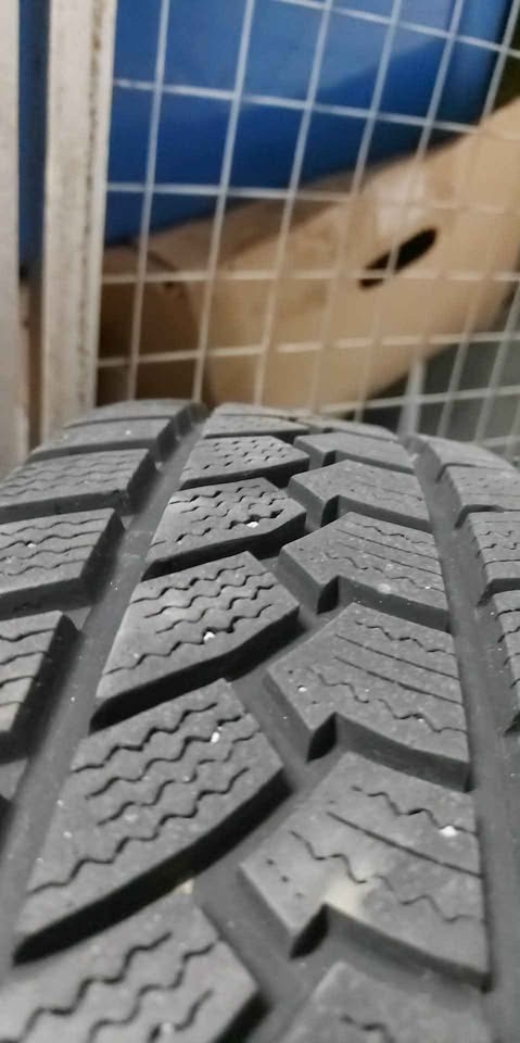 2009 Dodge Journey 225/65R17 Winter Tires - photo 3