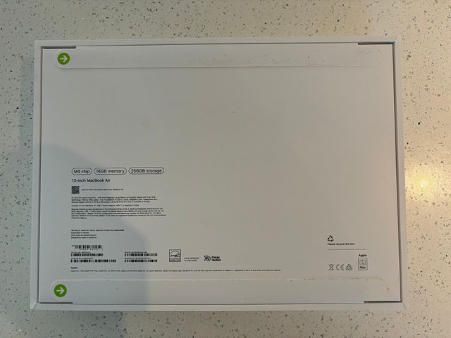 Apple MacBook Air M4 13-inch 16GB 256GB SSD - New - photo 2