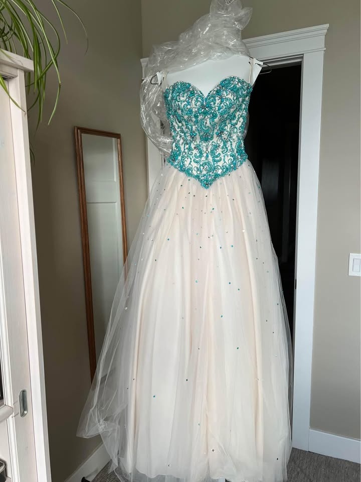 Princess Prom gown - photo 5