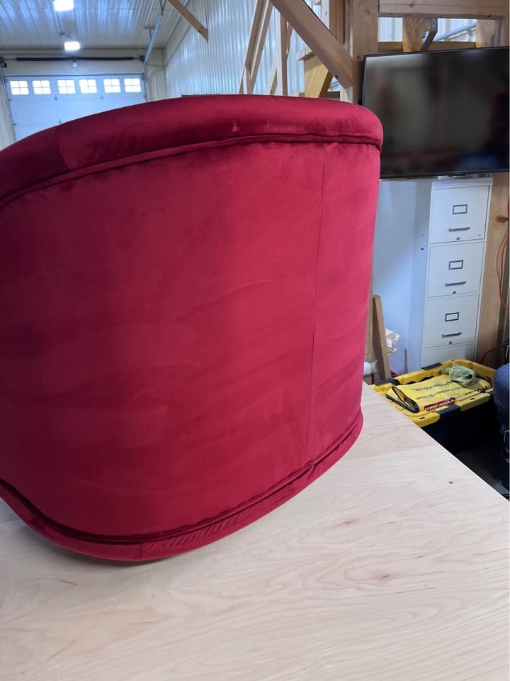Red velvet accent chair - photo 2
