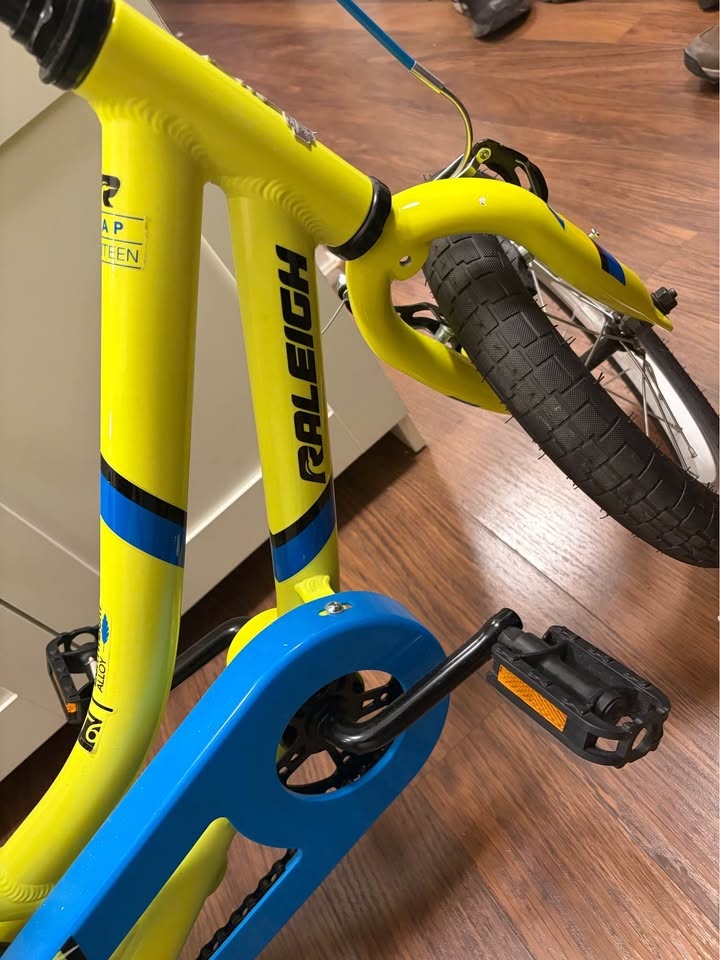 Raleigh Leap 14” Lightweight Kids Bike - Yellow/Blue - Like New! - photo 4
