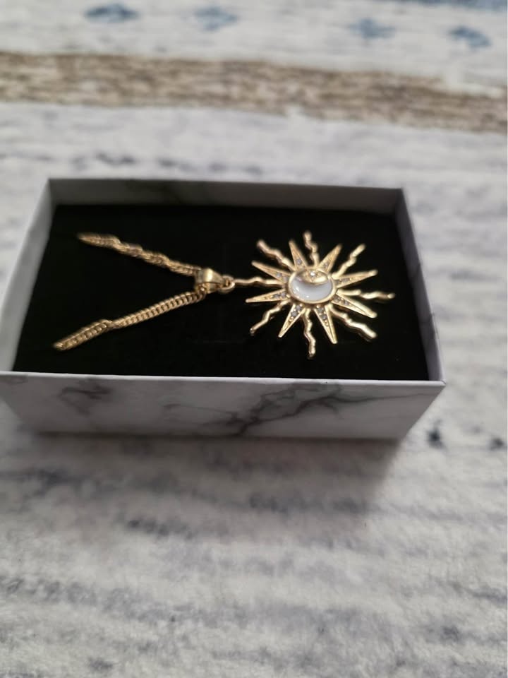 Sun and Moon Pendant Necklace - Brand New in Box - photo 5