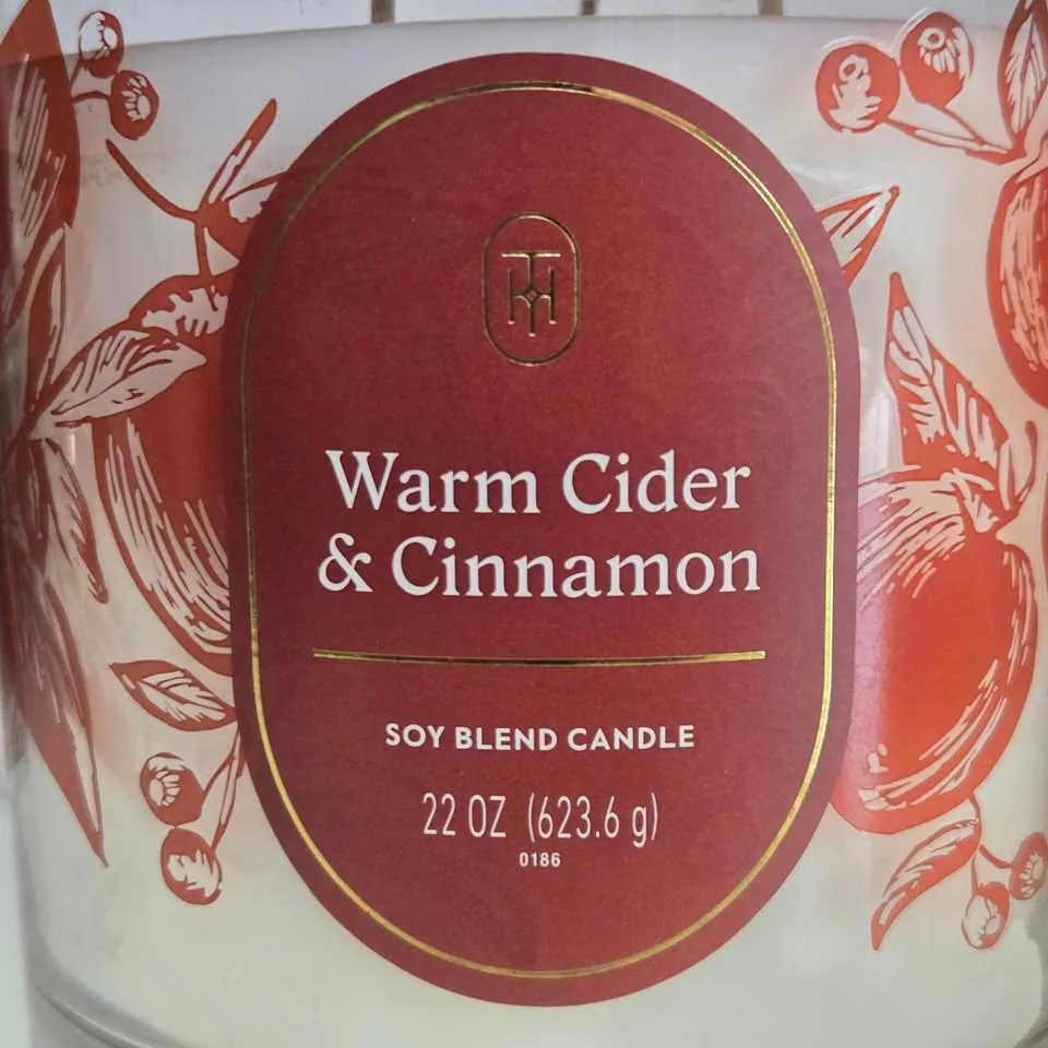 New - Warm Cider and Cinnamon Candle 22oz image indicator(2)