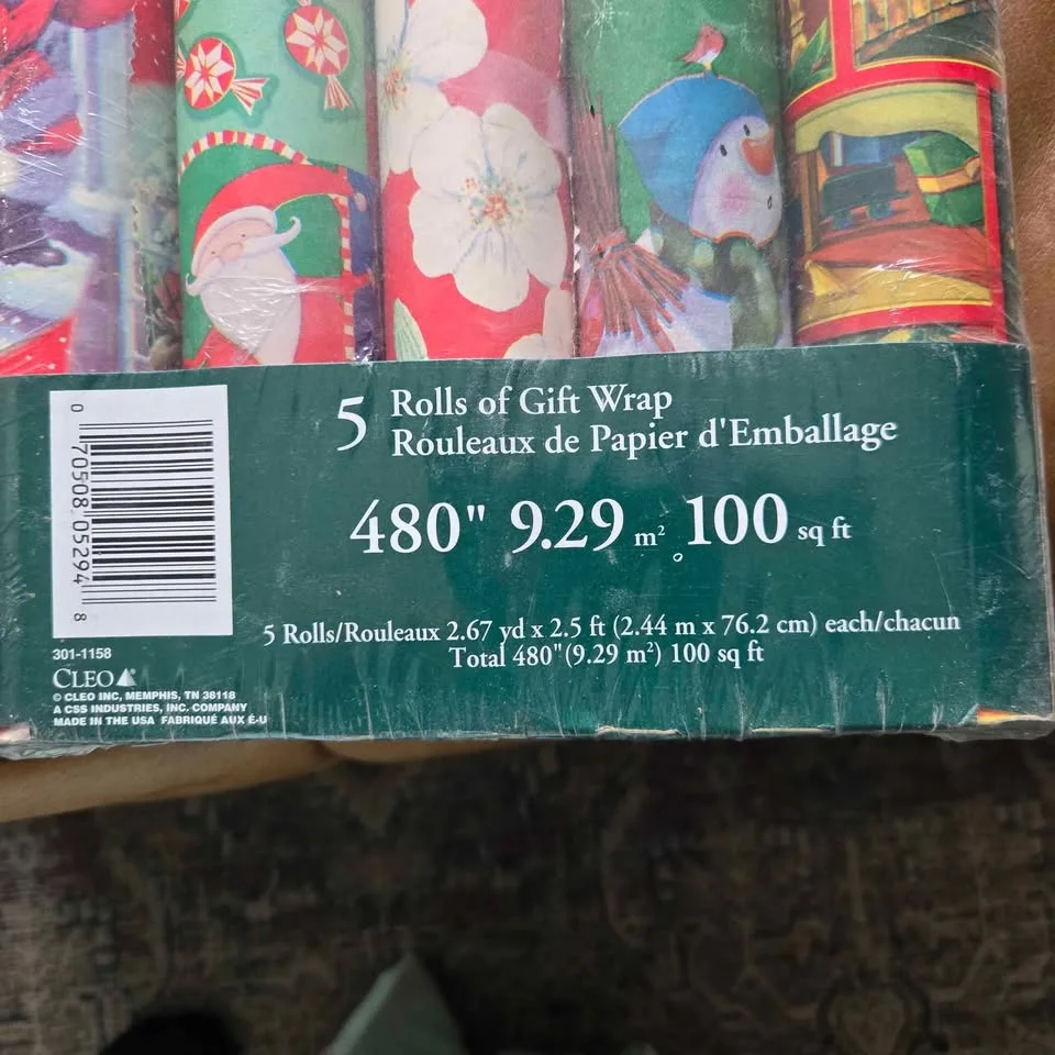 5 Rolls Holiday Theme Gift Wraps image indicator(2)