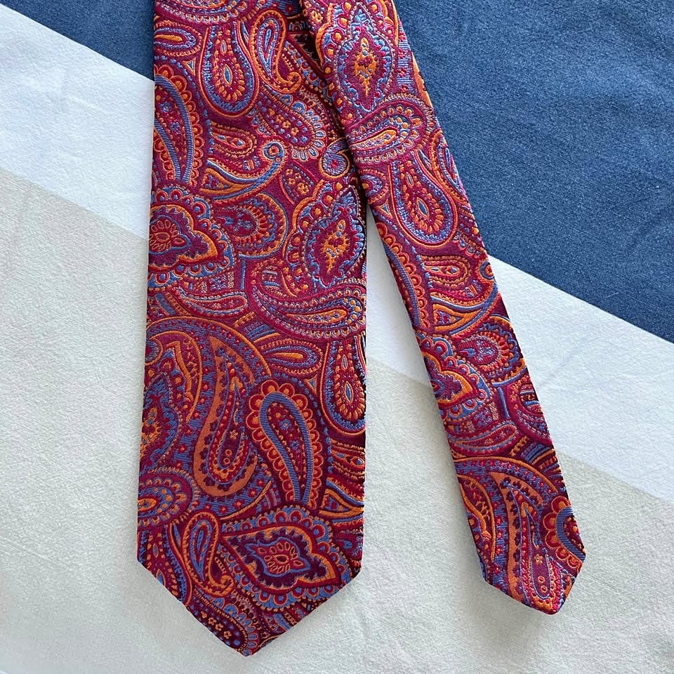 Robert Talbott Paisley Abstract Hand Sewn 100% Silk Men's Neck T