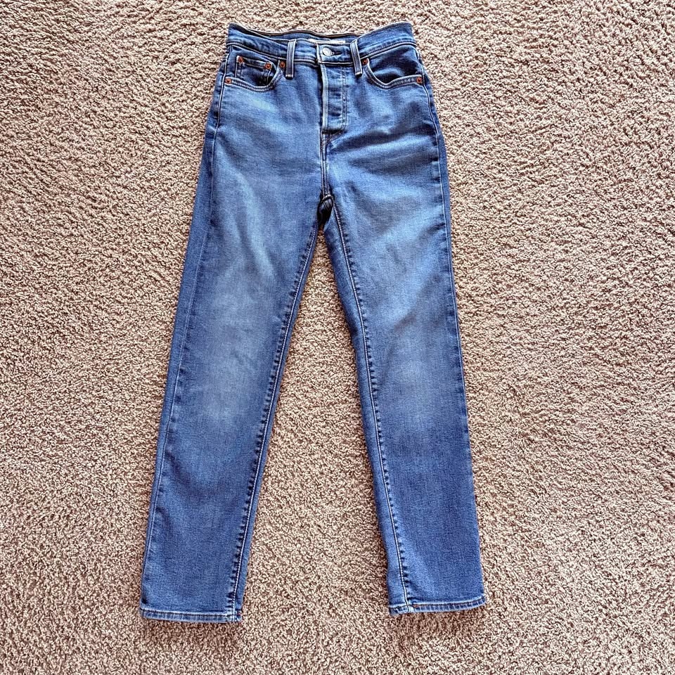 Levi’s Wedgie Straight Size 25 Button Fly Jeans