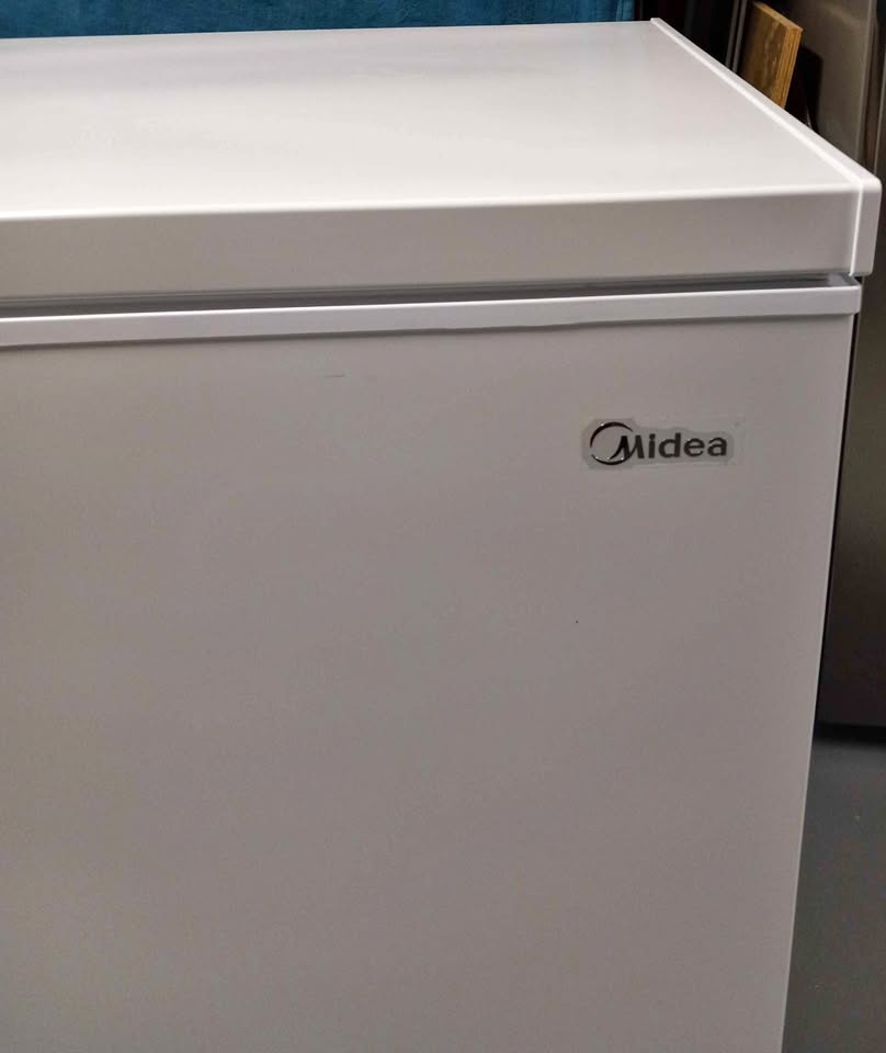 Midea 10.2 cu ft Chest Freezer