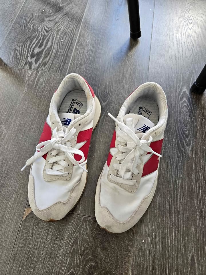 New Balance 237s (Size 7 Women's)