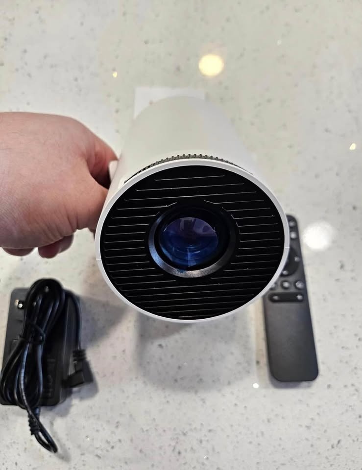 Home Theatre Projector - Full HD - photo 2