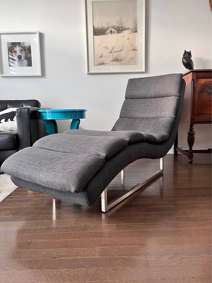 Structube Chaise Lounge Chair