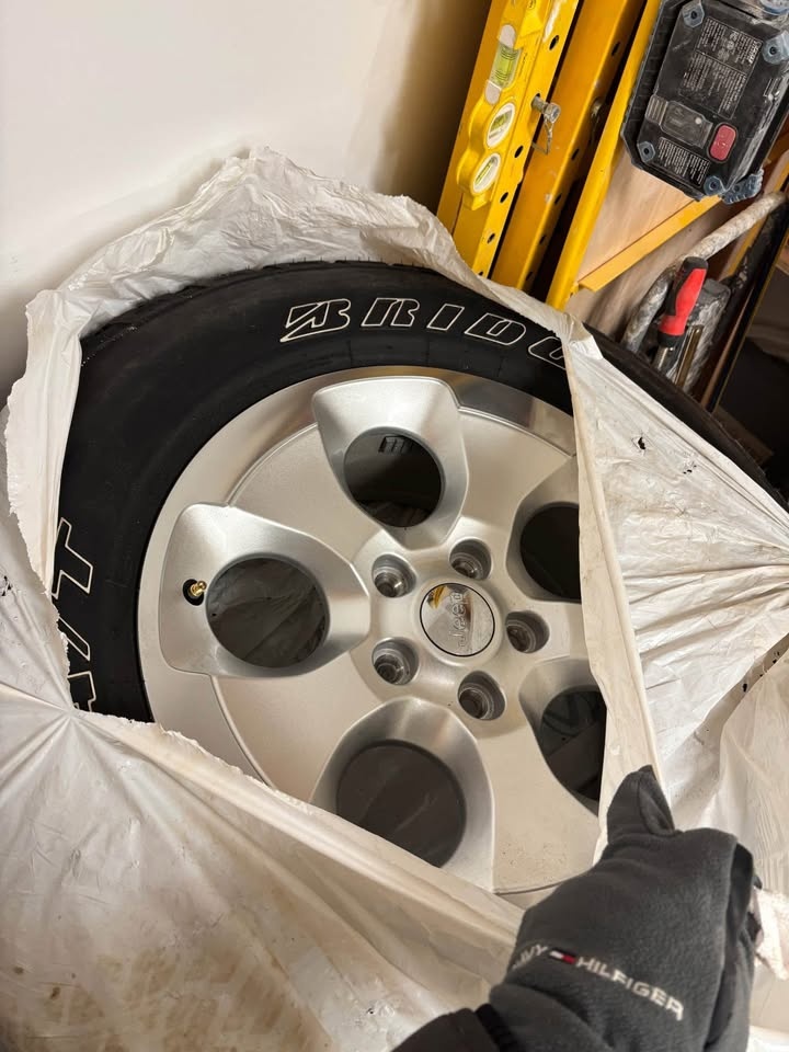 Jeep Wrangler 5 Bridgestone Dueler A/T 18" Wheels & Rims - photo 2