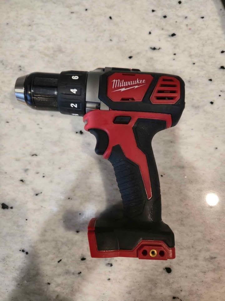 Milwaukee M18 Drill Driver & Impact Driver Combo Kit - photo 3