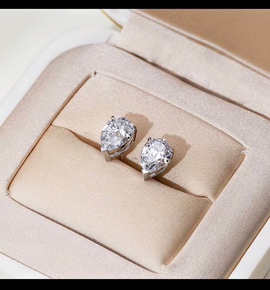 LAST PAIR!!! Diamond earrings pear white gold igi certificate