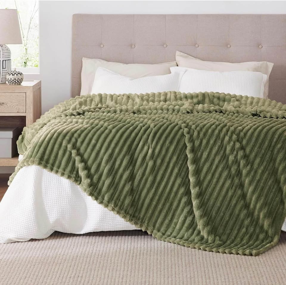 Bedsure Queen Throw Blanket - Cypress - photo 2