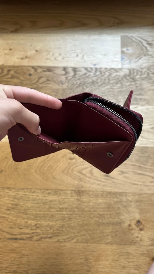 Maroon Twist-lock wallet - photo 4