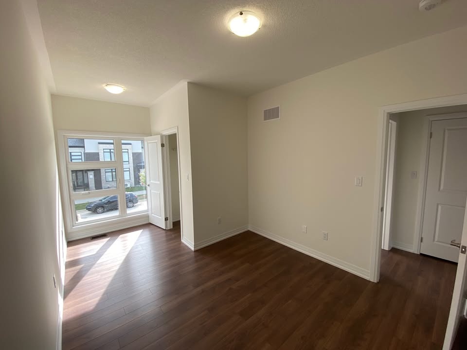 1 Bed 1 Bath Townhouse for Lease in Whitby - photo 3