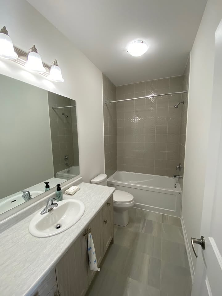 1 Bed 1 Bath Townhouse for Lease in Whitby - photo 4