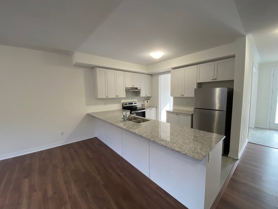 1 Bed 1 Bath Townhouse for Lease in Whitby - photo 5