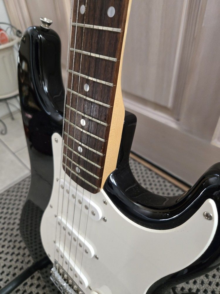 Squier Affinity Stratocaster - photo 3