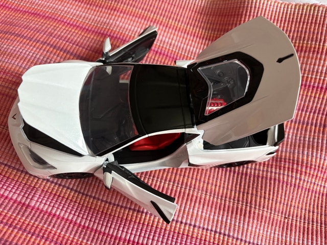 2020 Chevrolet Corvette Stingray 1/24 Collectible Toy Car - photo 3