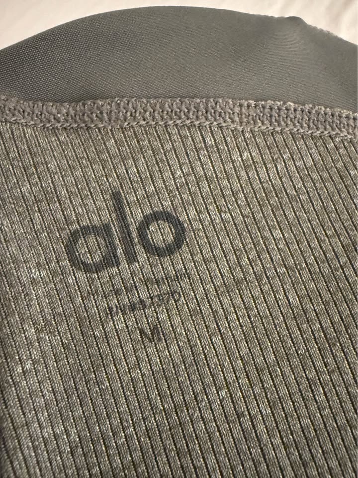 ALO YOGA Leggings size M - photo 3