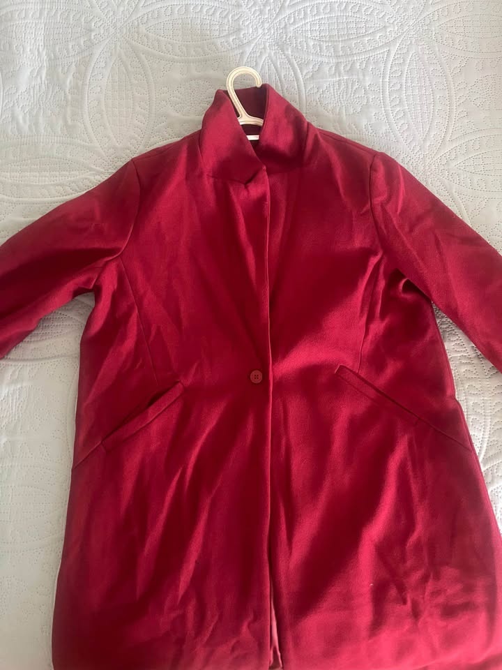 BRAND NEW Women’s XL Elegant Winter Coat - photo 2