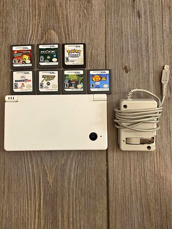 Modded Nintendo DSi - 40 Games + 6 Physical Carts + 64GB SD