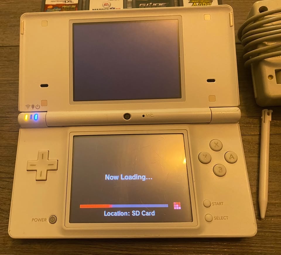 Modded Nintendo DSi - 40 Games + 6 Physical Carts + 64GB SD - photo 4