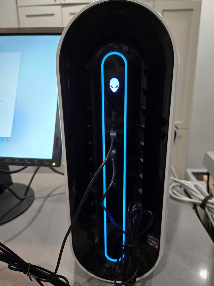 Dell Alienware Aurora R10 - Ryzen 7 / 64GB RAM / Liquid Cooled - photo 4