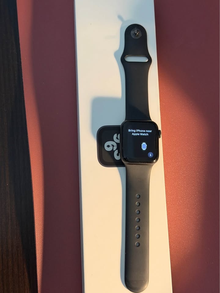 Apple Watch SE (1st Gen) GPS, 40mm – Great Condition - photo 2