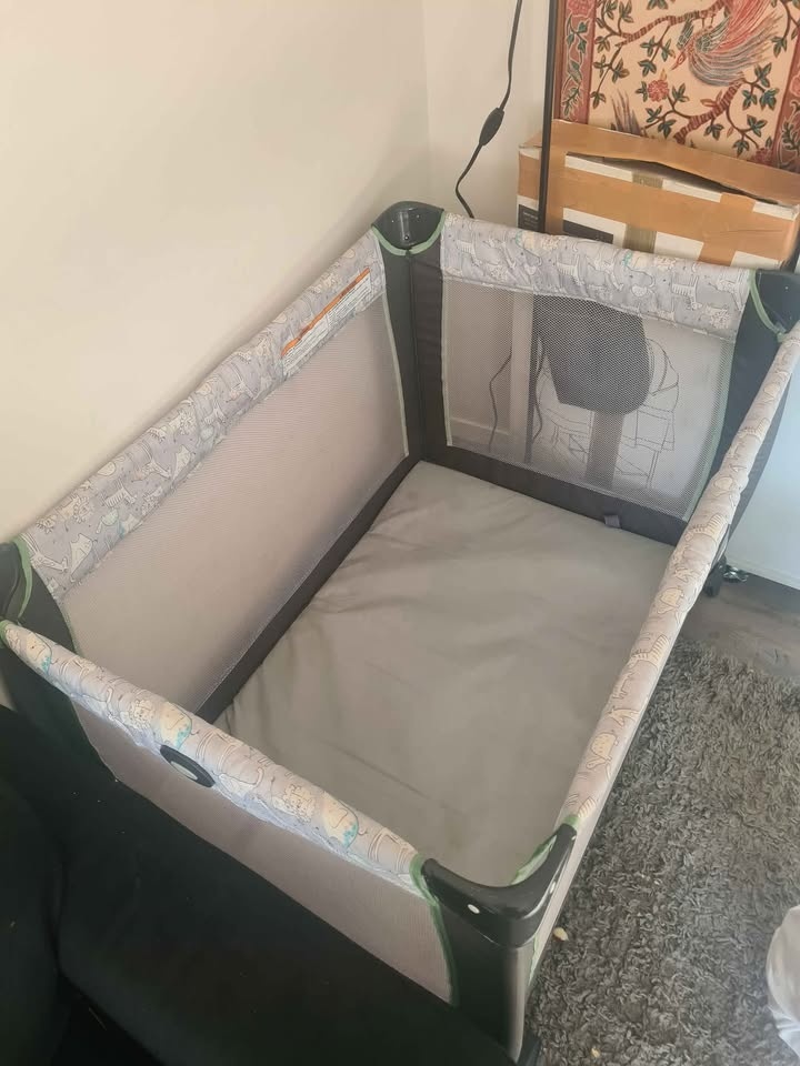 Graco Play Pen - Pack n Play - photo 2