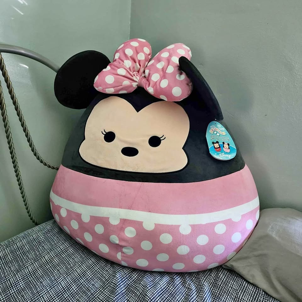 Minnie Jumbo Squishmallow