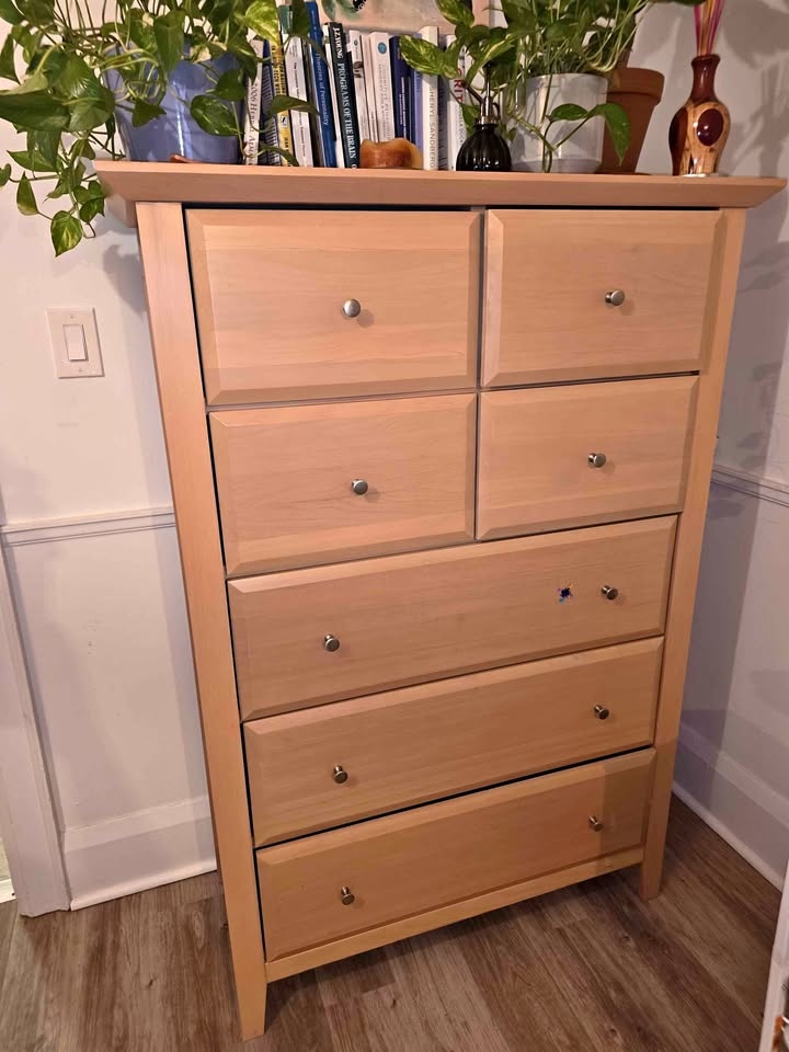 Light Wood 6-Drawer Dresser
