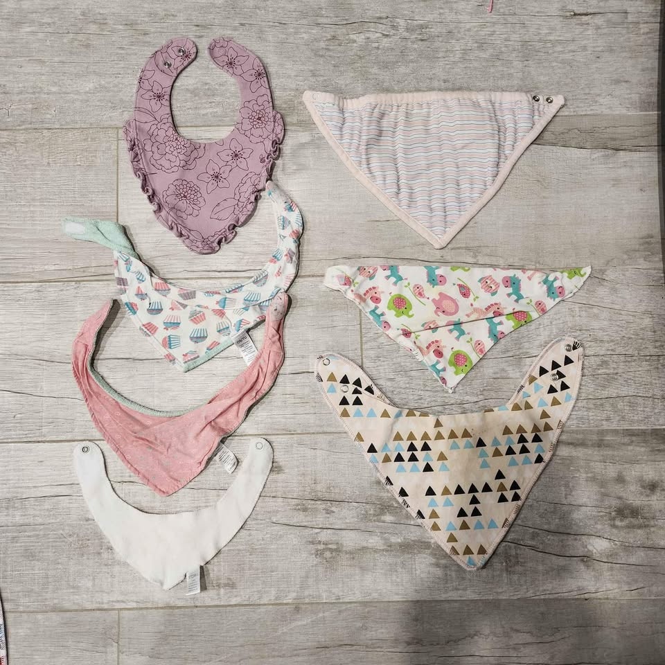 Baby bibs cups bowls lot $10 for all! - photo 4