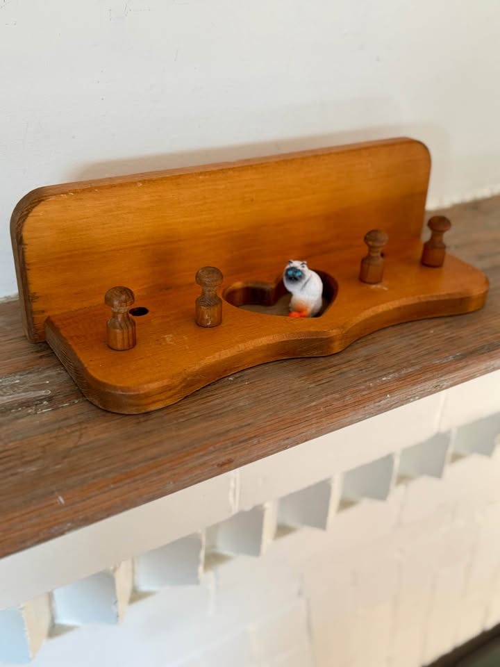 Vintage Country Pine Heart Shelf w/ Pegs - Handcrafted BC - photo 5