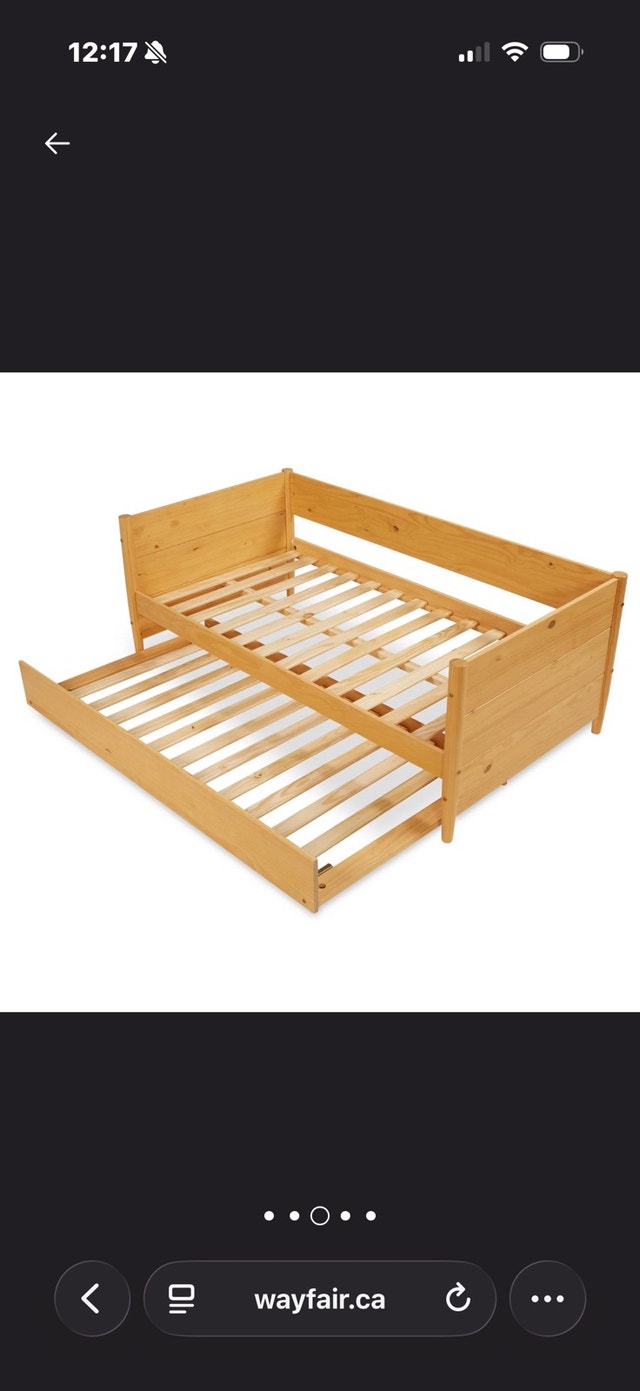 EUC - Twin Day Bed with Pull Out Trundle - Solid wood
