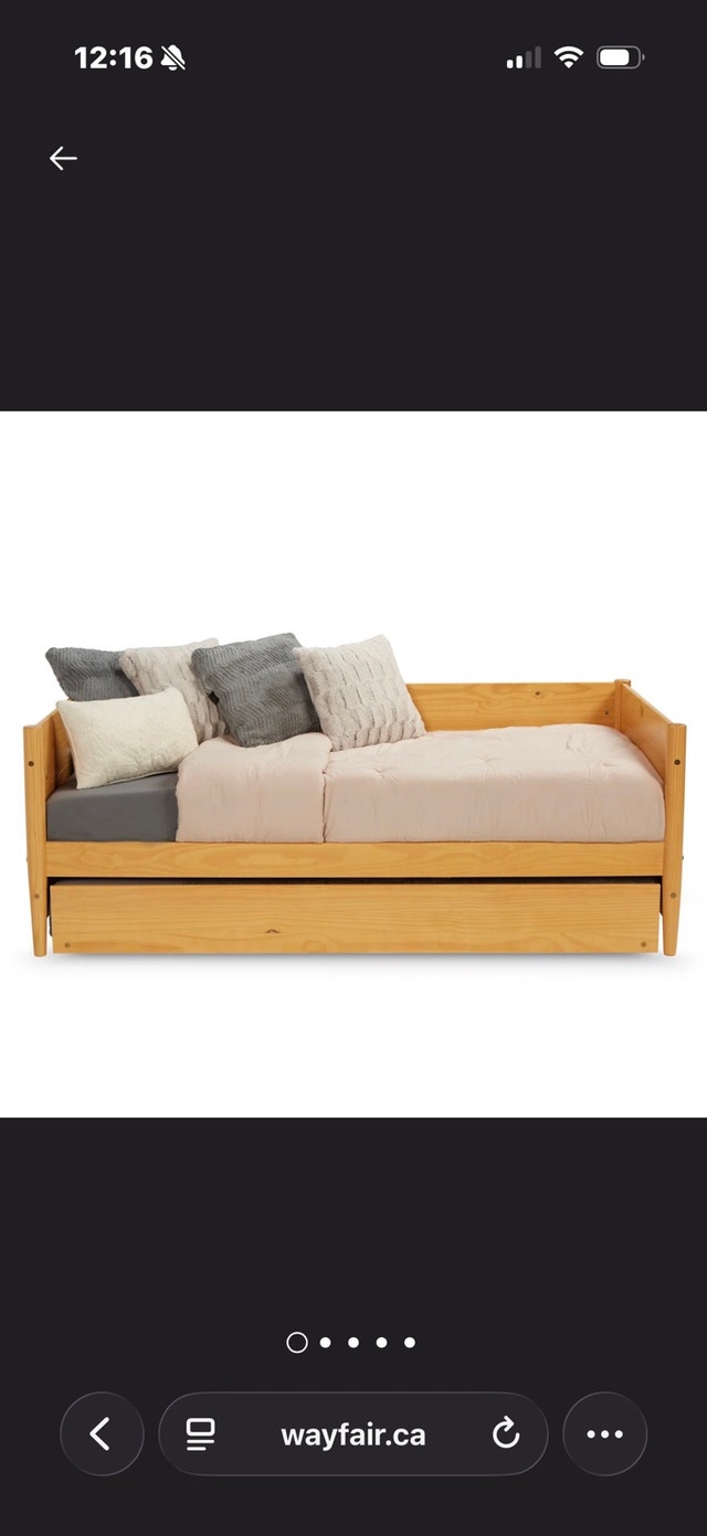 EUC - Twin Day Bed with Pull Out Trundle - Solid wood - photo 3
