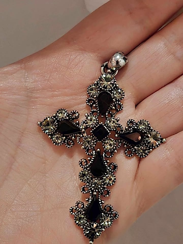Vintage Style Gothic Cross Pendant