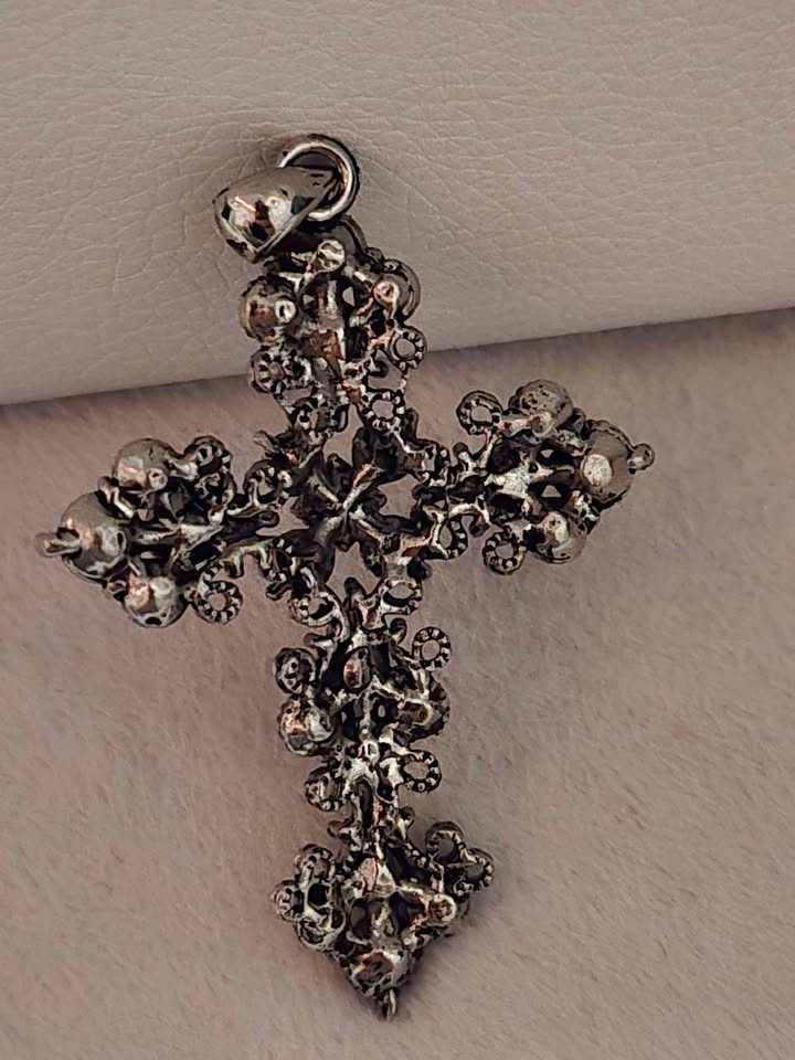 Vintage Style Gothic Cross Pendant - photo 3