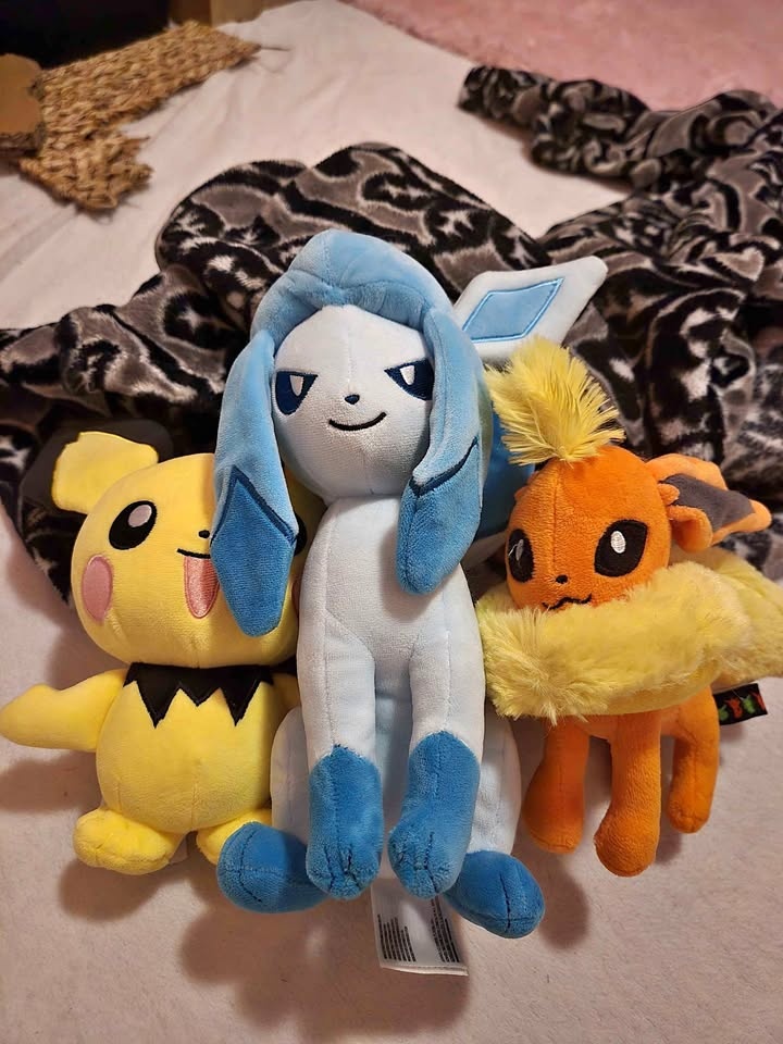 Pokemon Plush Lot - Glaceon, Flareon, Pichu 🏆
