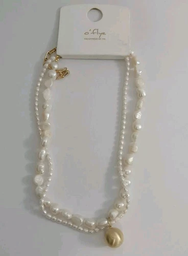 NEW Woman White Pearl Necklace With Golden Pendant