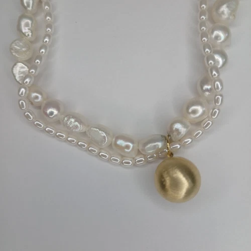 NEW Woman White Pearl Necklace With Golden Pendant - photo 2