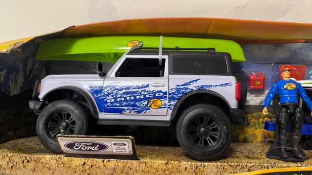 Bass Pro Shops Ford Bronco Wake Boat Playset - photo 3