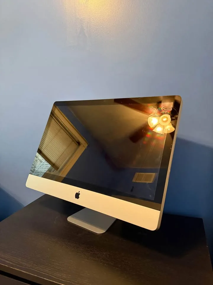 iMac (27-inch, Mid 2010) image indicator(2)